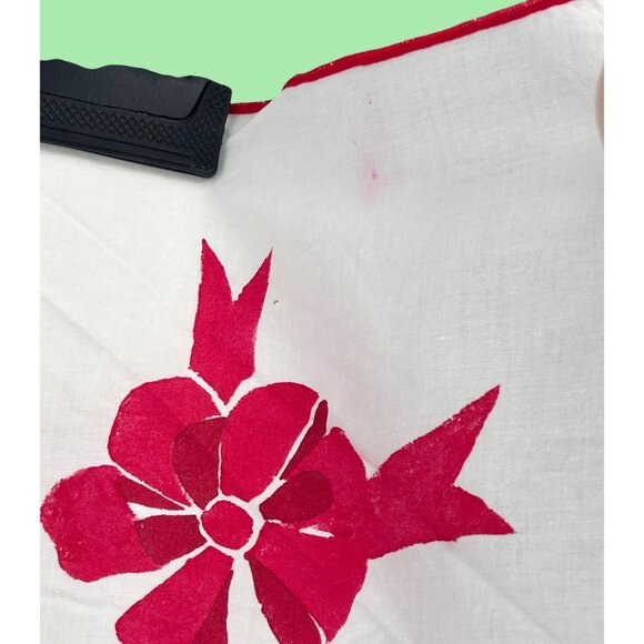 VINTAGE HAND PAINTED/MADE CHRISTMAS HOLLY RECTANGULAR TABLECLOTH - 114.75 X 57.5 - Picture 6 of 8